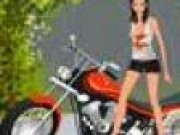 Fata barbie rea cu motocicleta
